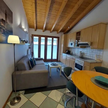 Dina - Garten, Klima, Pool, Parkplatz, Wifi Apartment